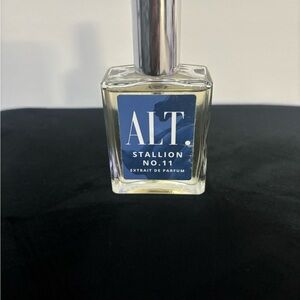 Stallion No.11 Extrait de Parfum - Silver and Blue